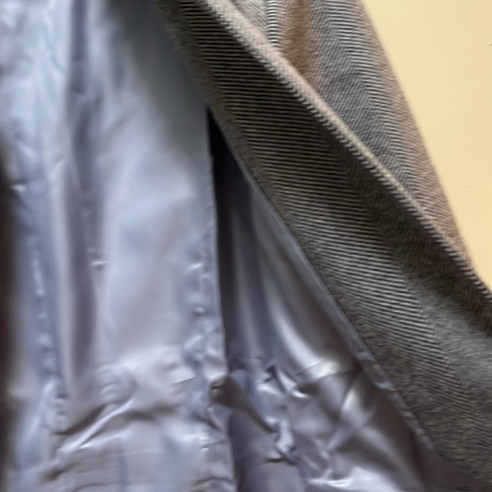 NEW Elegant Gray Women's Coat size small - Picture 4 of 5